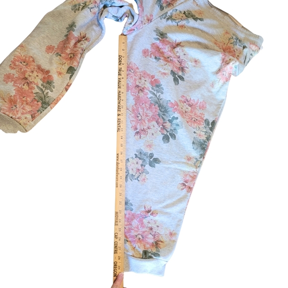 Maurices Plus Size Gray Floral Joggers Sz 4X NWT - Picture 12 of 13